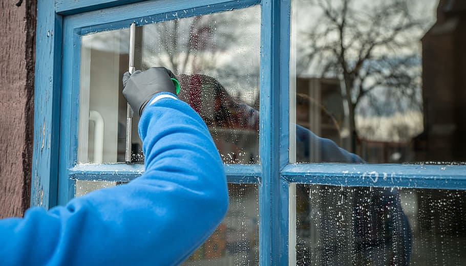 cleaning home windows